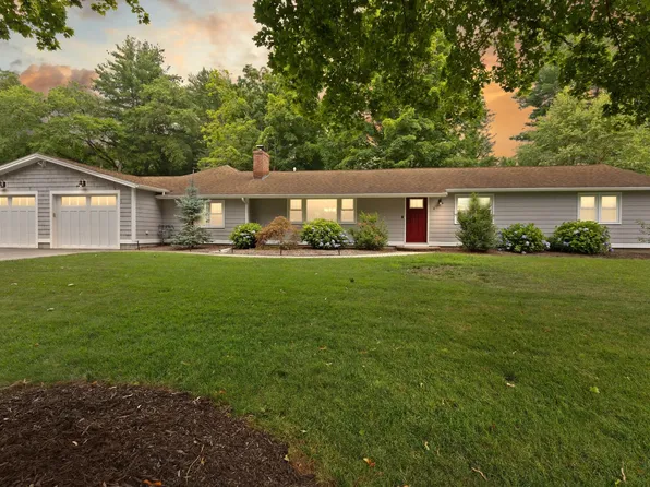 9 Wild Rose Dr, Andover, MA 01810