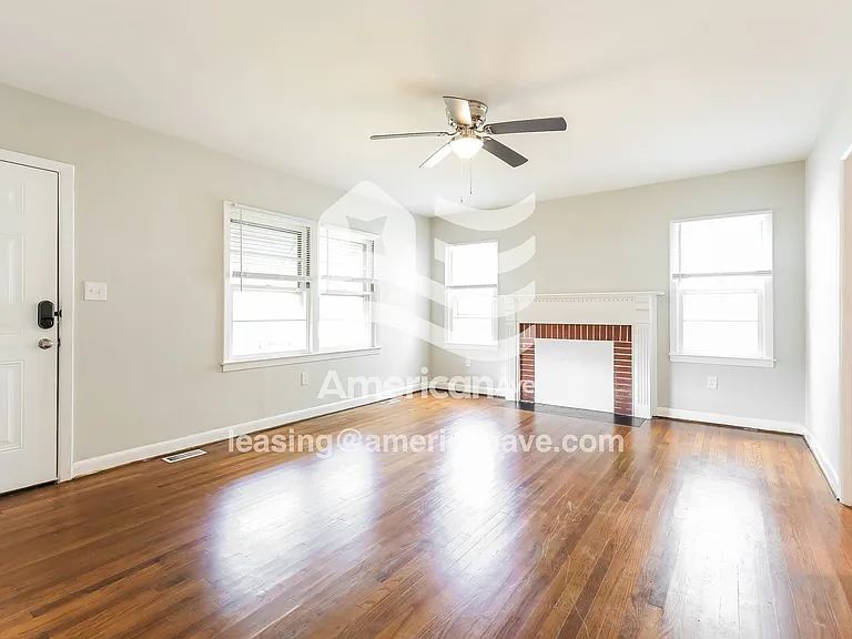1610124_005_wm_-_living_room_13267687.jpg