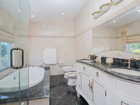 2233 East 72nd Street image 19 of 38