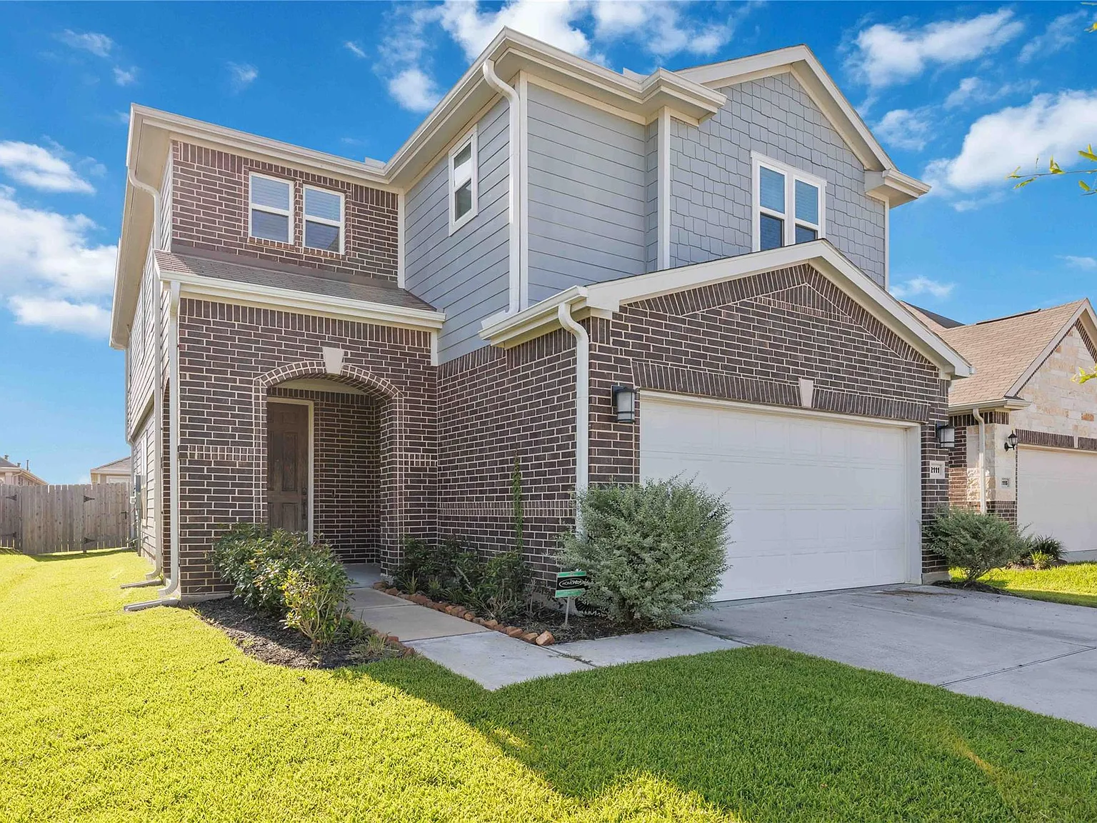 4 bed, 2.5 bath, 2824 sqft, $2,600 — Photo 1