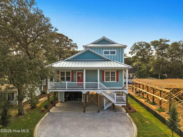 110 NE 41st Street, Oak Island, NC 28465