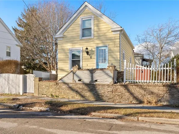 45 Mount Hope Ave, Bristol, RI 02809