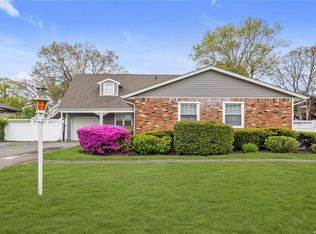 7 Pic Ct, Brentwood, NY 11717