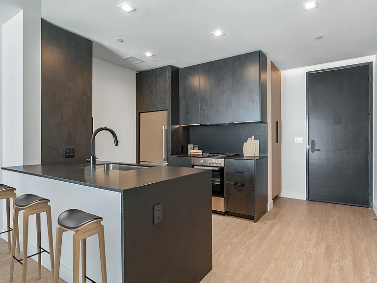 Venue Residences — Photo 93