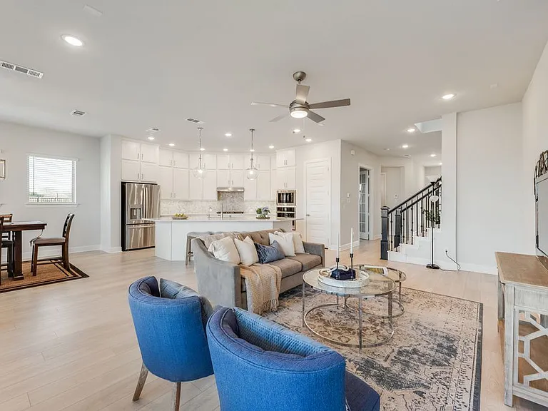 2201 Peters Colony Dr — Photo 10