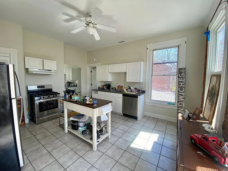 2-1008 Lee St #2 — Photo 5