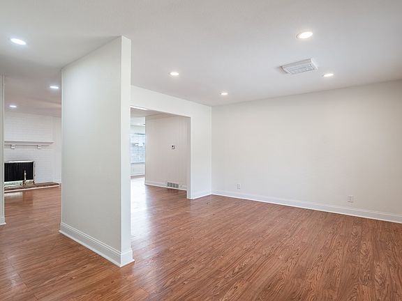 5th image of 3751 Oakridge Dr