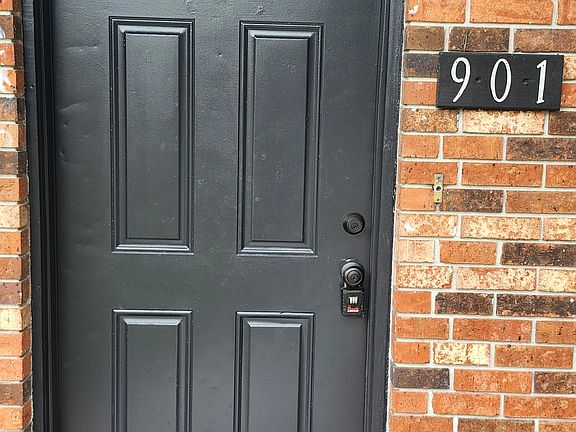 3rd image of 901 S Taylor Rd