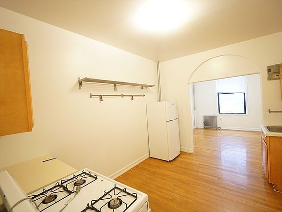 4th image of 548 11th St #1B