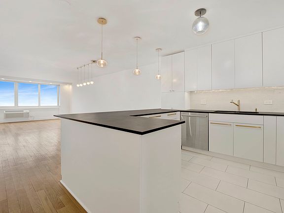 5th image of 1440 N Lake Shore Dr APT 9E
