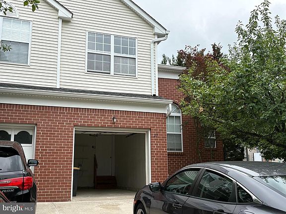 2nd image of 17 Taft Ct