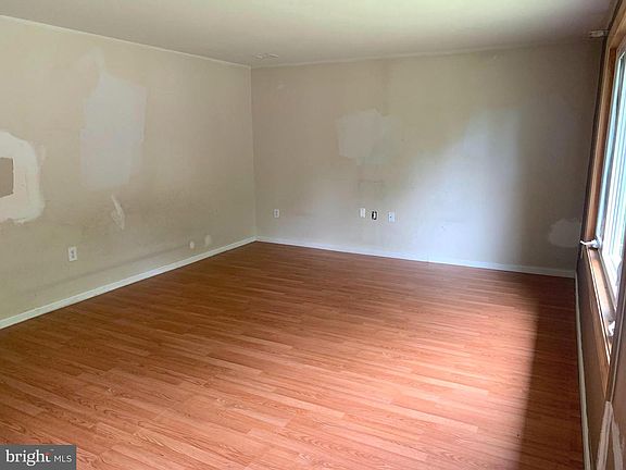 3rd image of 519 Hazelwood Dr