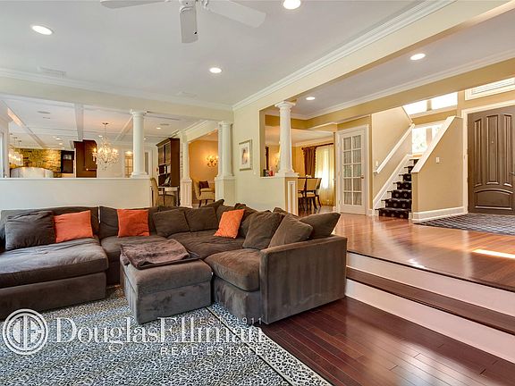 5th image of 11 Kristi Ln