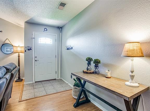 3rd image of 8140 Iris Cir