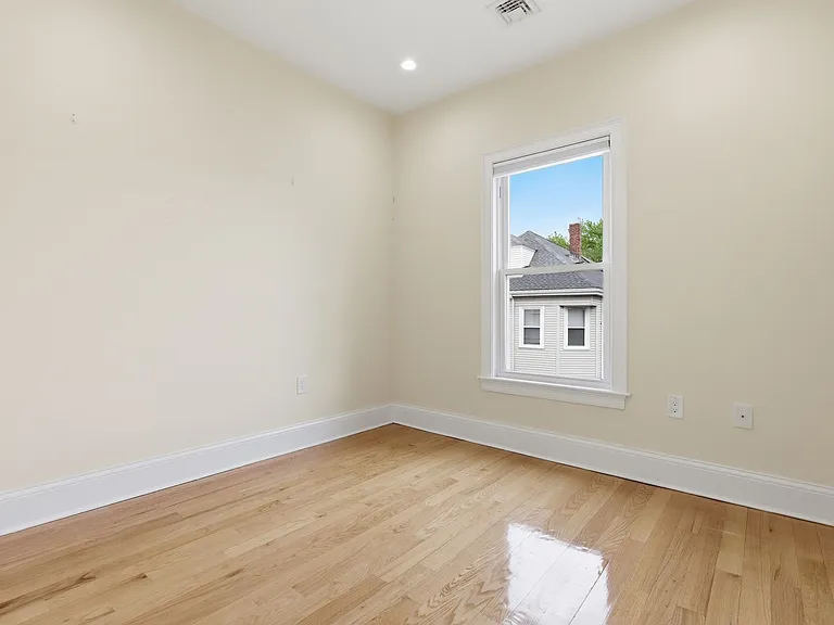 27-29 Lyon St #3 — Photo 9