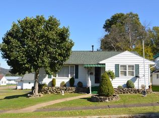 305 E Main St, Paden City, WV 26159