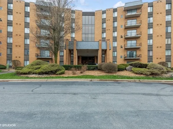 700 N Bruce Ln APT 311, Glenwood, IL 60425