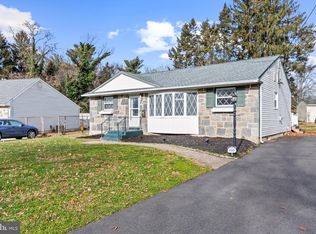 2908 Burgundy Dr, Cinnaminson, NJ 08077