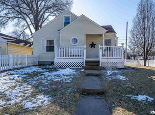 702 25th Avenue Ct, Moline, IL 61265