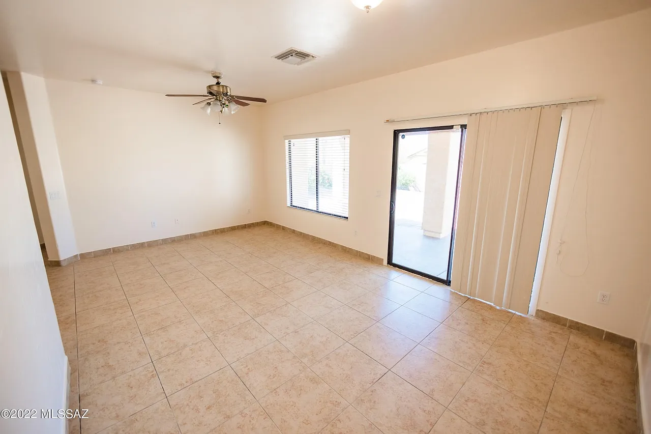 3 bed, 1454 sqft, $2,100 — Photo 3