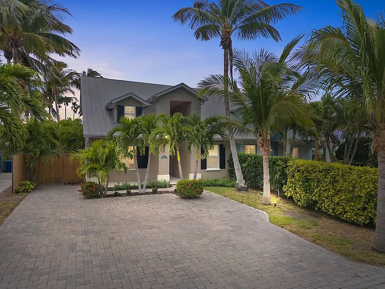 1913 Robalo Dr — Photo 3