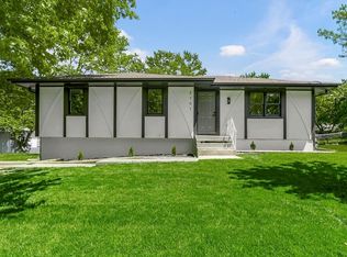 2101 S Harding St, Oak Grove, MO 64075