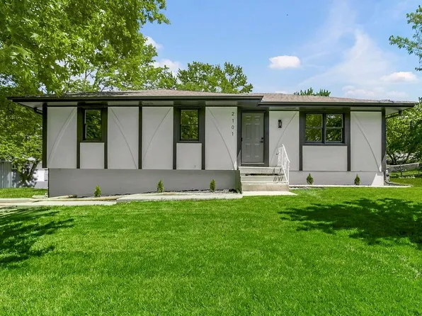 2101 S Harding St, Oak Grove, MO 64075