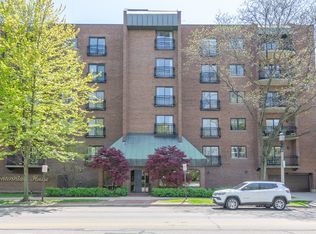 7575 Lake St APT 2D, River Forest, IL 60305