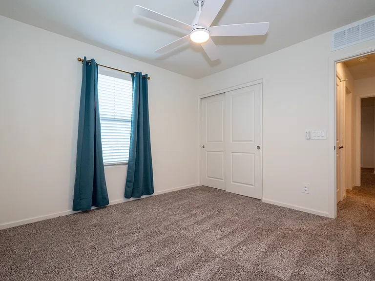 10410 W Robertson St — Photo 23
