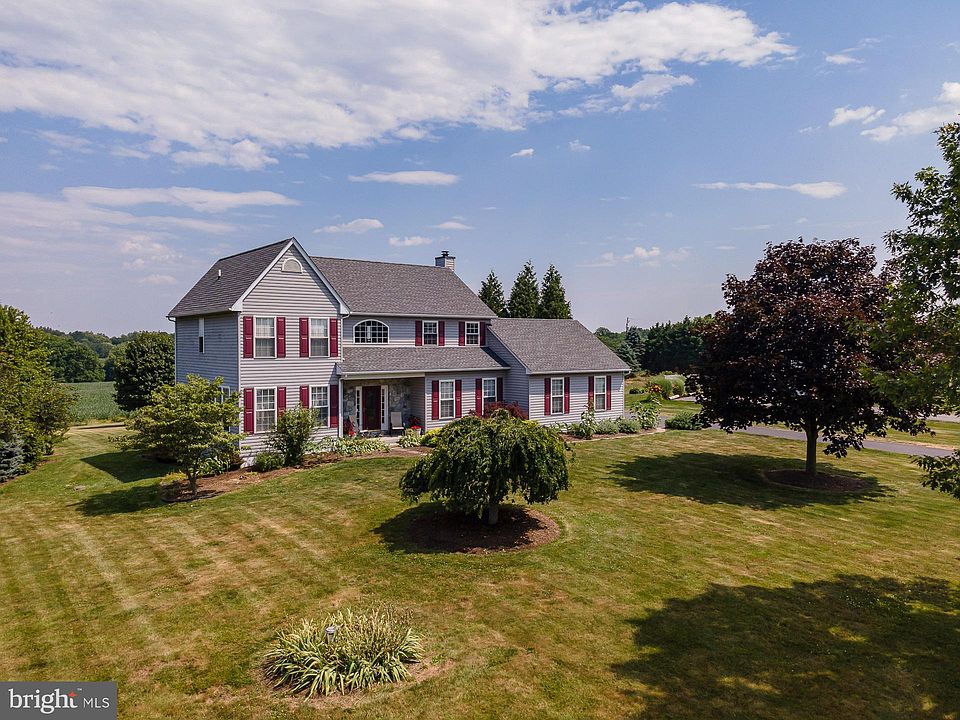 1st image of 209 Crimson Dr