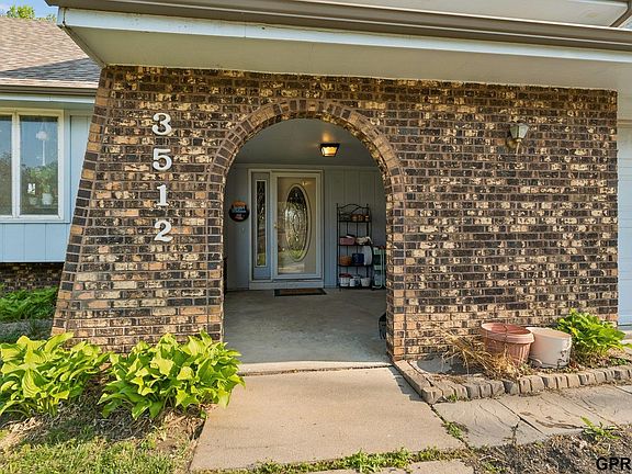3rd image of 3512 Leawood Dr
