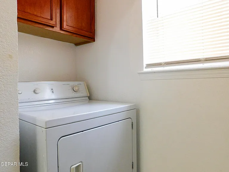 726 Medina St — Photo 18