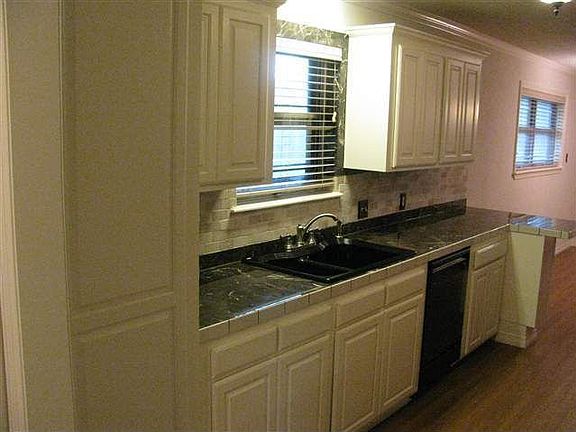 4th image of 6325 Arrowhead Dr
