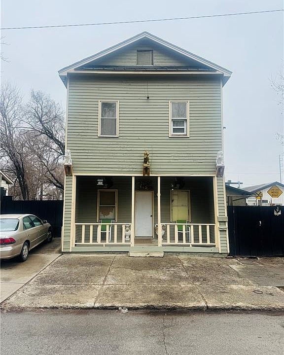 1st image of 919 S 8th St