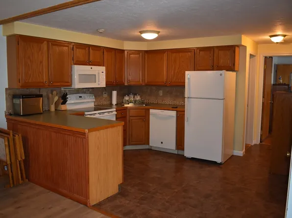 11 Hulbert Rd APT 1, Worcester, MA 01603