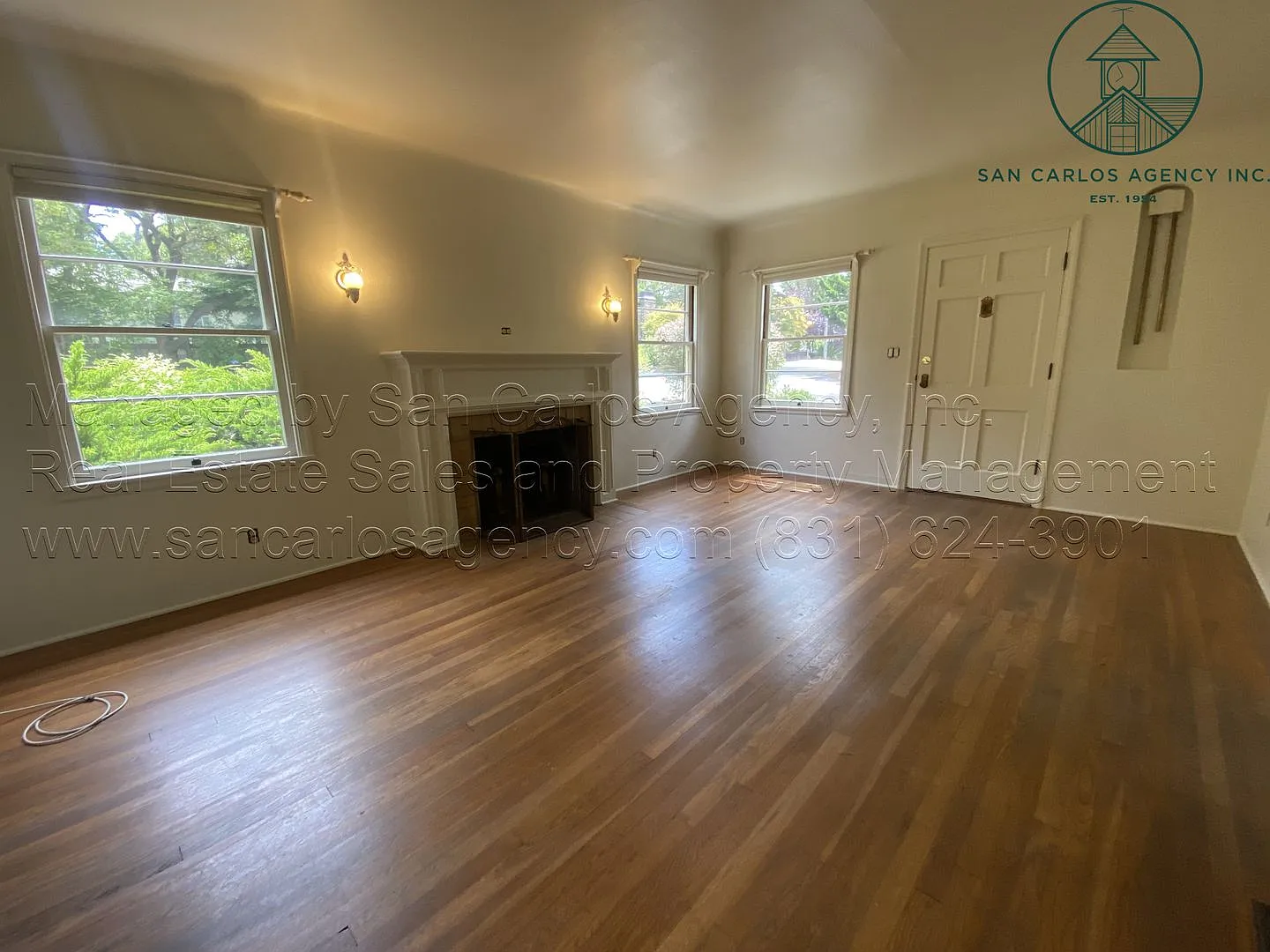 Charming Two Bedroom Carmel Cottage in Lobos Neighborhood — Photo 3