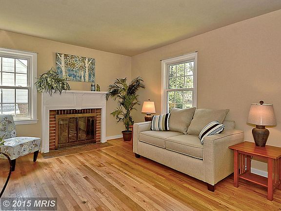 5th image of 9907 Markham St