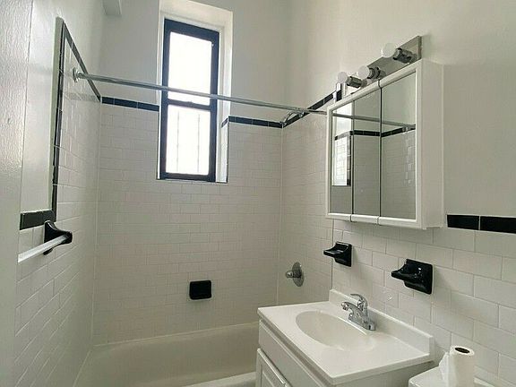 3rd image of 2575 Sedgwick Ave APT 1C