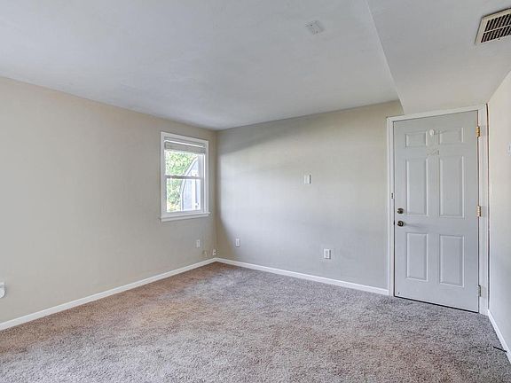 5th image of 1376 Hazelwood St