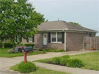 121 Arrowhead Dr