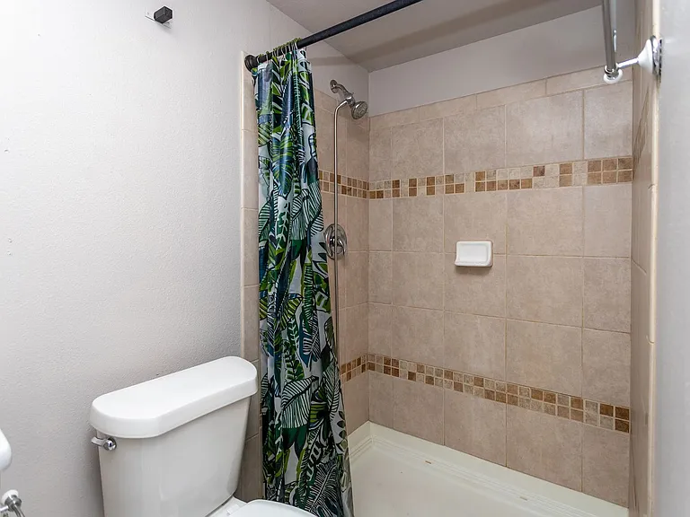 922 E High St — Photo 25