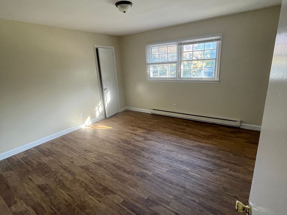 2nd image of 908 Center St APT H