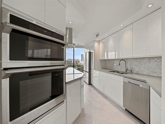 5th image of 3610 Yacht Club Dr APT 901