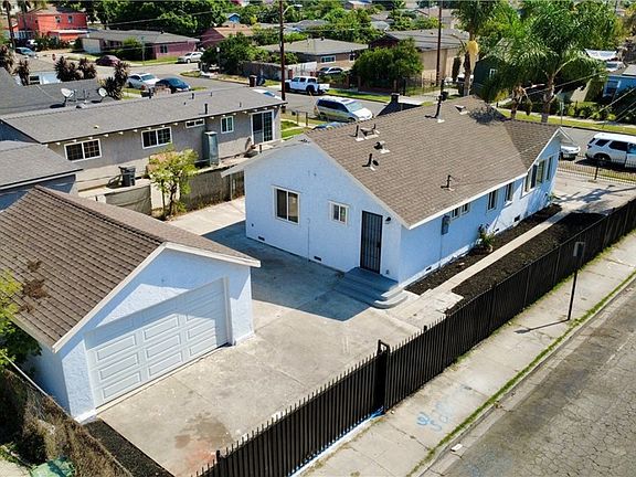 3rd image of 1115 S Acacia Ave