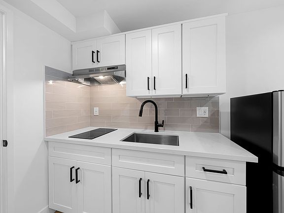 4th image of 4118 Texas St #11