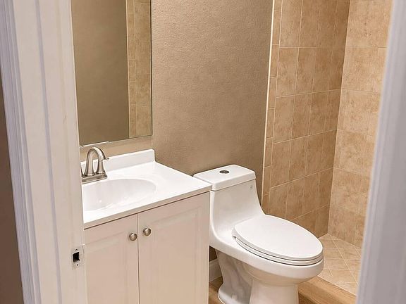 4th image of 171 SE 3rd St APT B