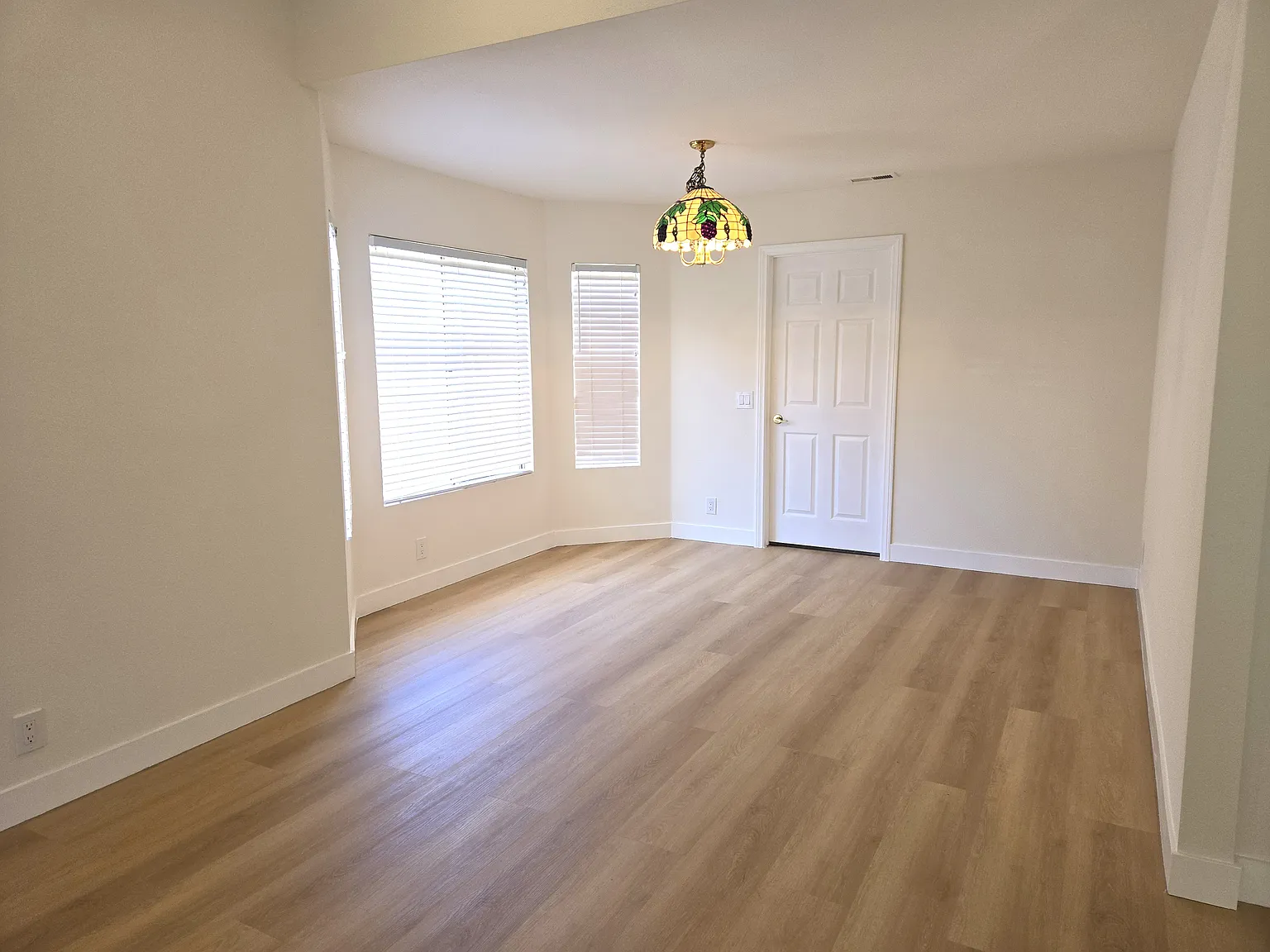 3 bed, 2.5 bath, 2333 sqft, $3,600 — Photo 4