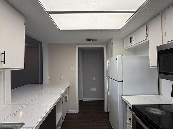 3rd image of 2501 Oak Park Blvd