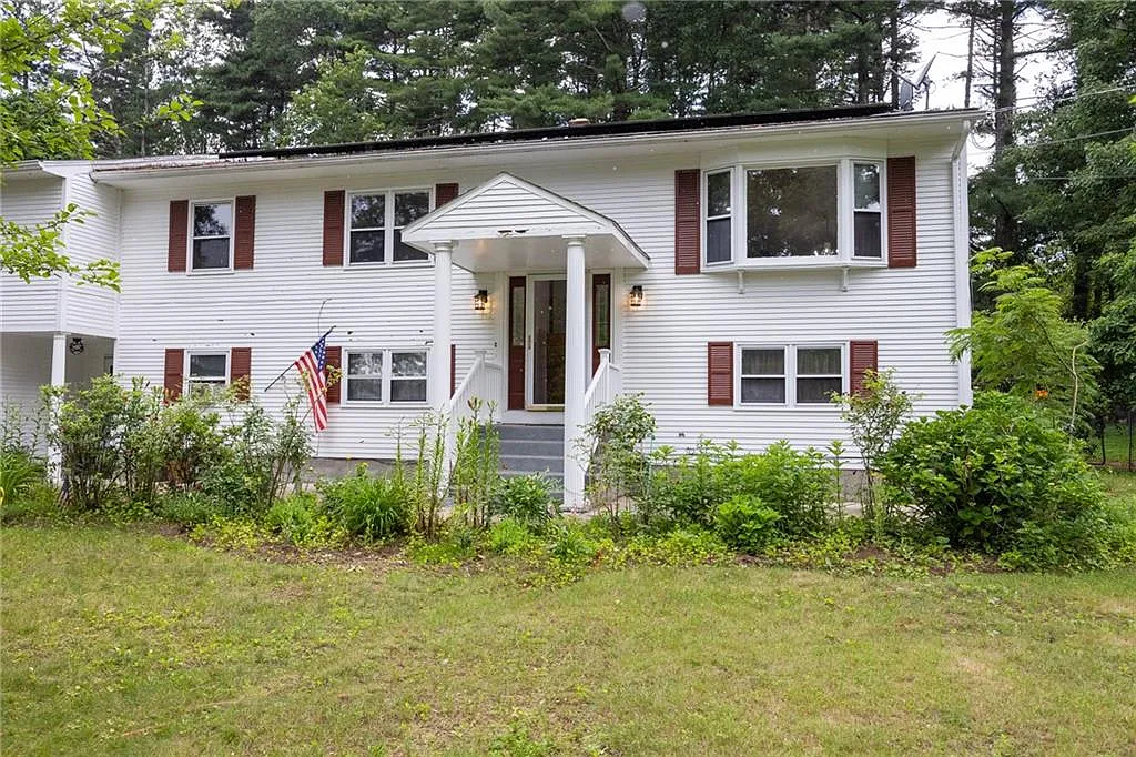 3 bed, 1200 sqft, $3,500 — Photo 2