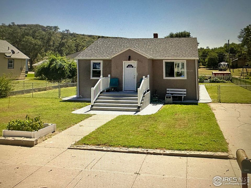 1st image of 826 E 1st St